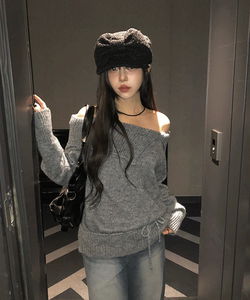 寬鬆露肩高領針織毛衣