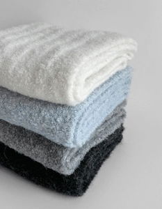 含羊毛素色圍巾