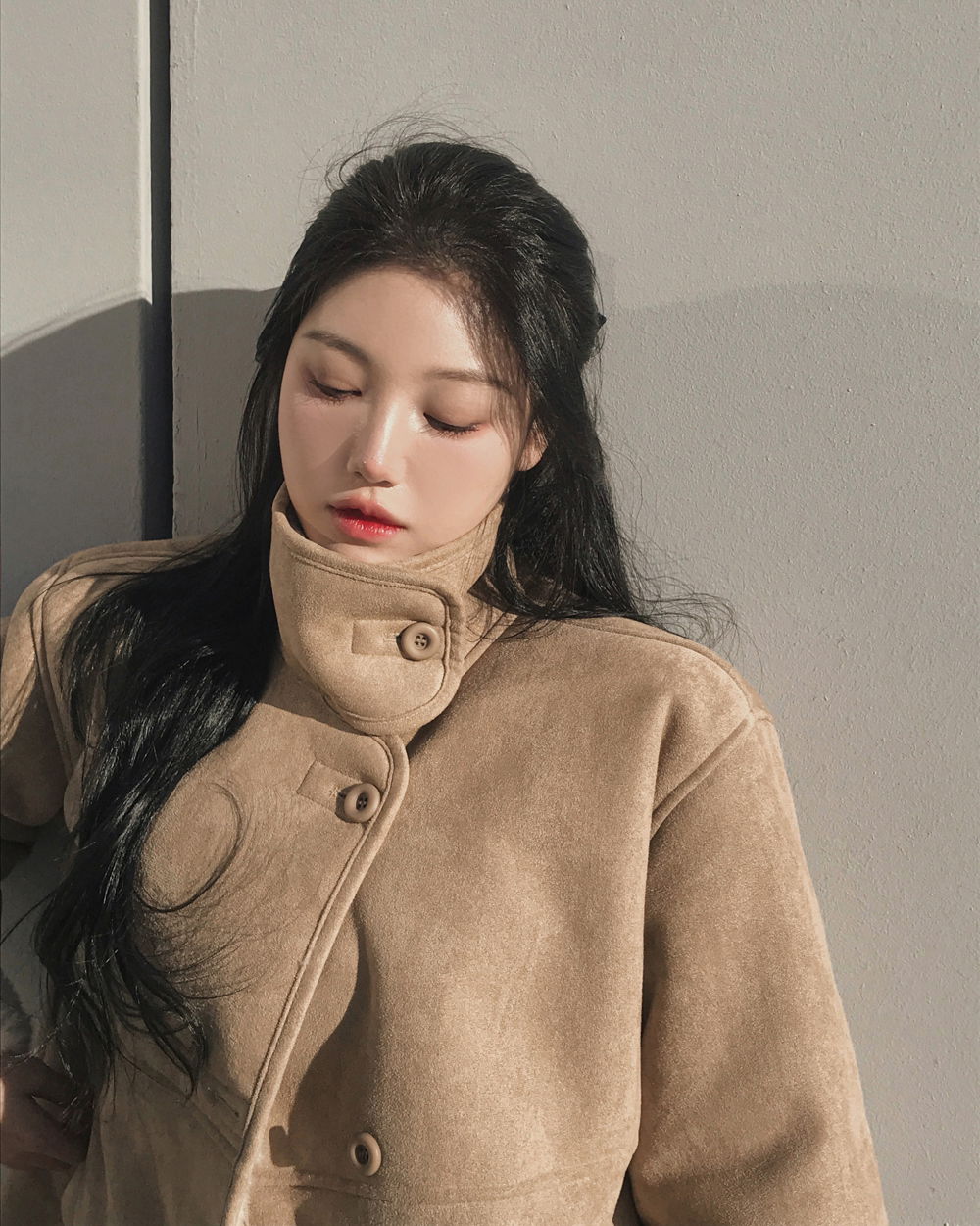 긴팔 티셔츠 모델 착용 이미지-S1L57