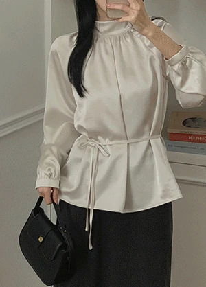 체이하린 새틴 하이넥 셔링 스트랩 블라우스