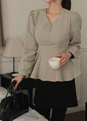 프젤디린 피치기모 브이넥 리본 절개 플레어 블라우스