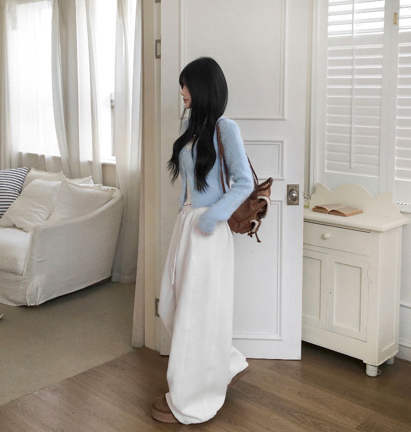 민소매 모델 착용 이미지-S1L11