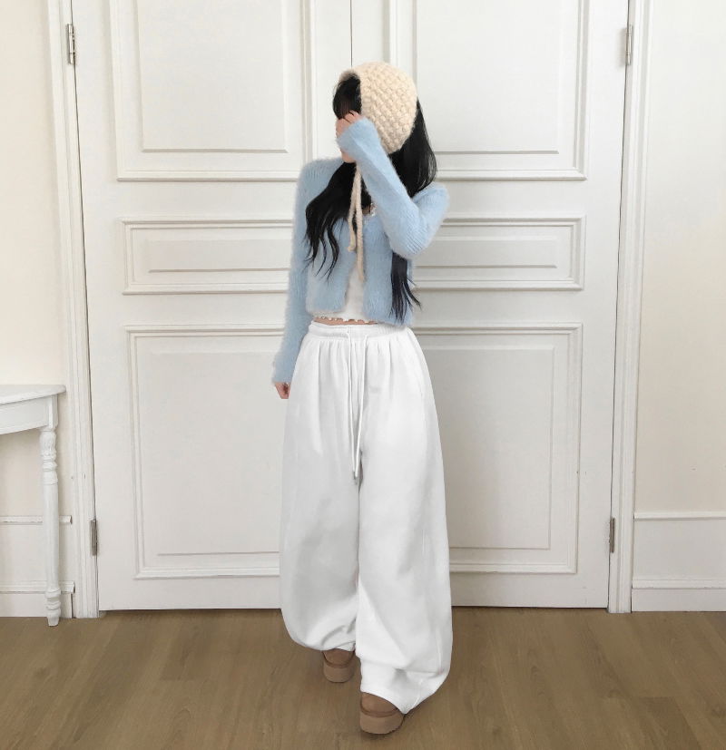 민소매 모델 착용 이미지-S1L6