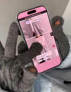 ウールクロケット編みフィンガーホール手袋