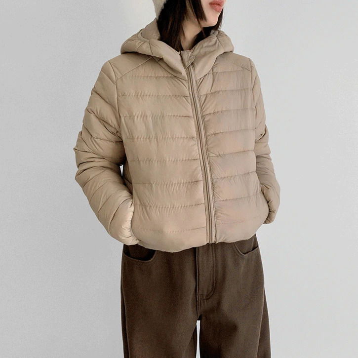 小柄女性用軽量フードダウンジャケット