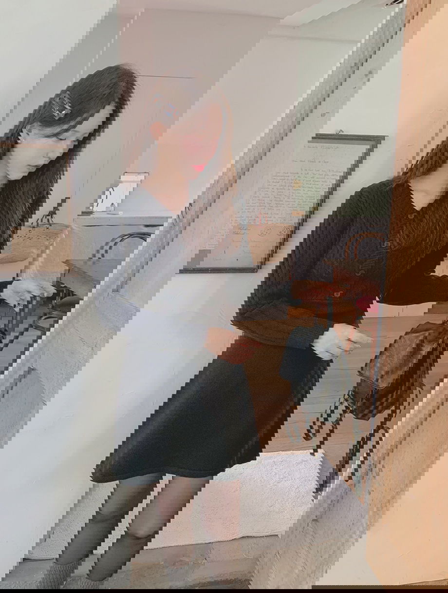 리리앤코 블디르닝 울 니트 브이넥 미니 원피스