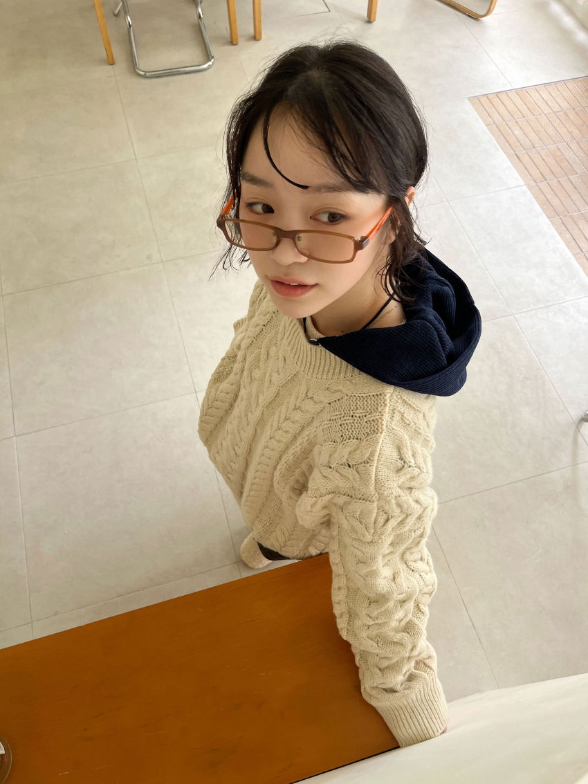 긴팔 티셔츠 모델 착용 이미지-S1L25