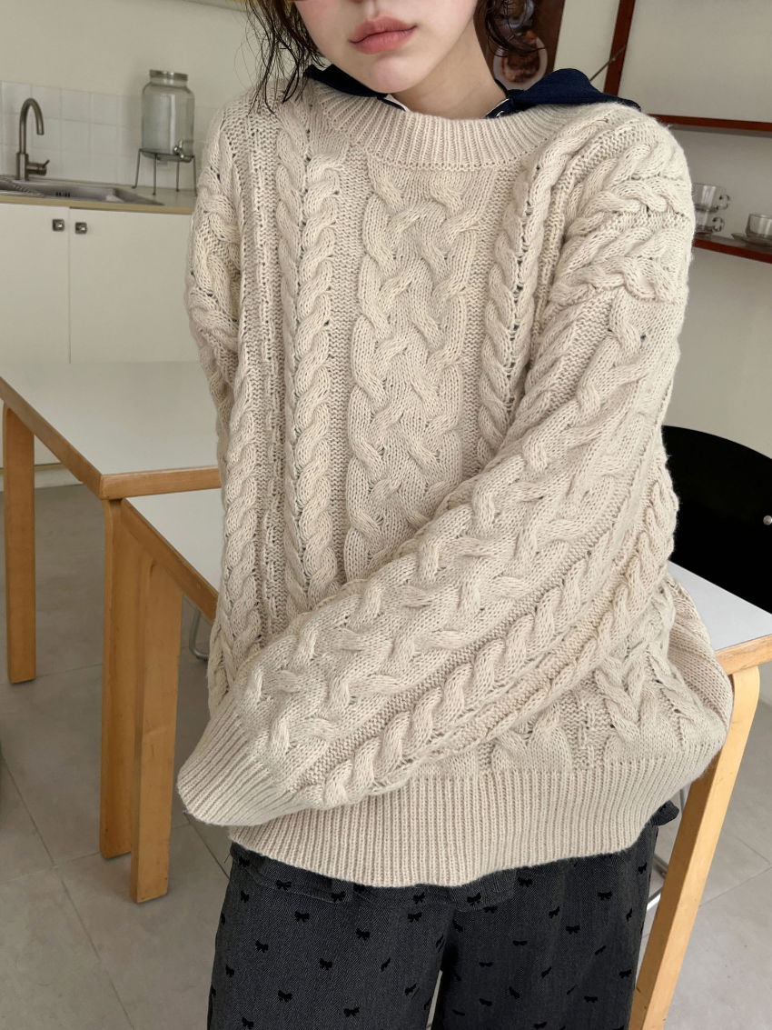 긴팔 티셔츠 모델 착용 이미지-S1L3