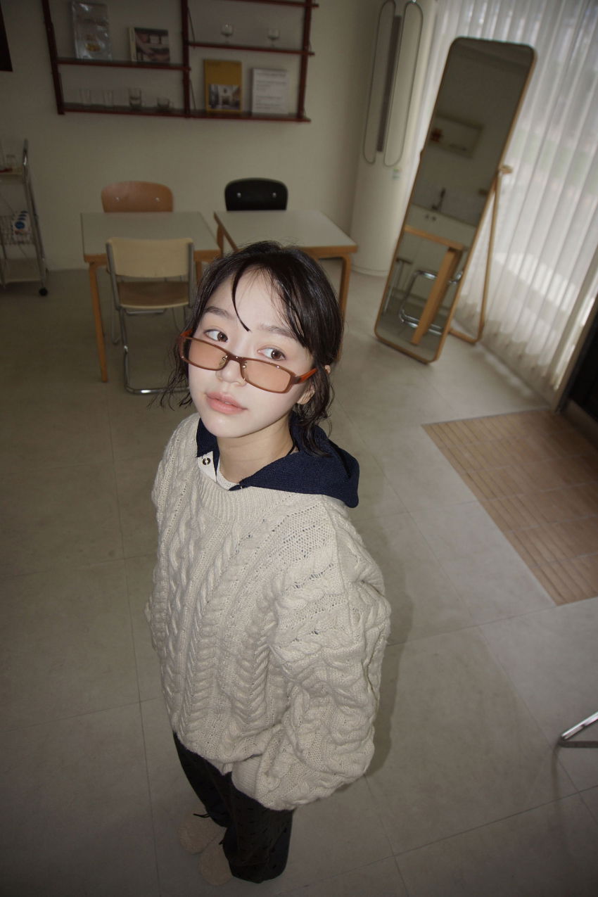 긴팔 티셔츠 모델 착용 이미지-S1L64