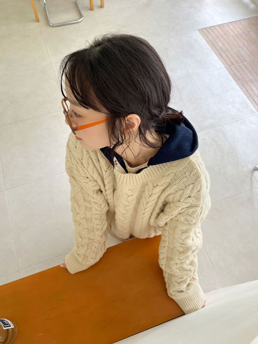 긴팔 티셔츠 모델 착용 이미지-S1L26