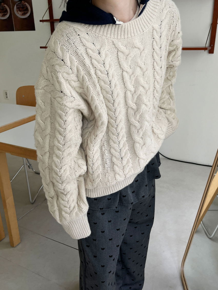 긴팔 티셔츠 모델 착용 이미지-S1L6