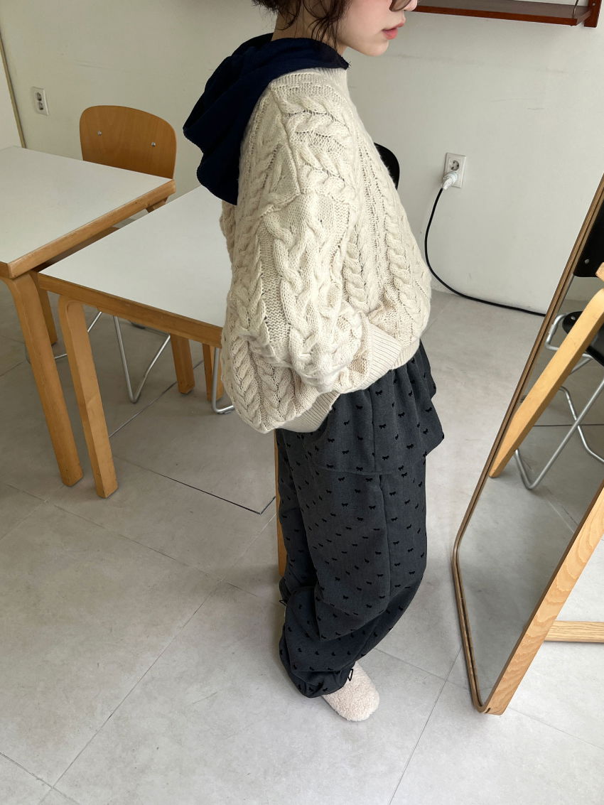 긴팔 티셔츠 모델 착용 이미지-S1L9