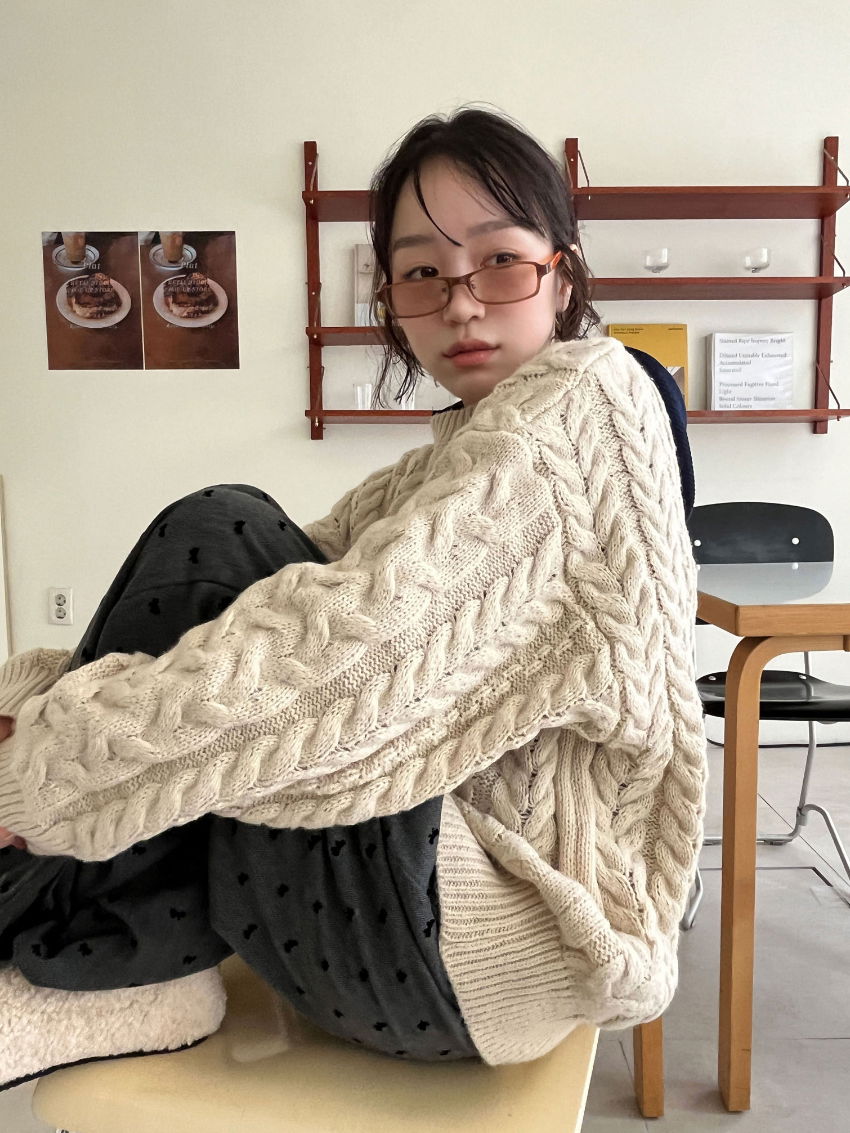 긴팔 티셔츠 모델 착용 이미지-S1L23