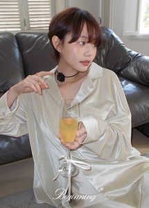 Velour open collar overfit blouse