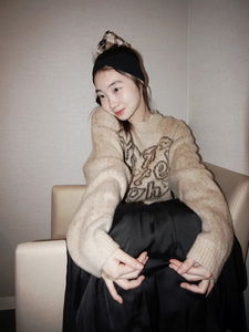 柔軟刷毛寬鬆針織上衣