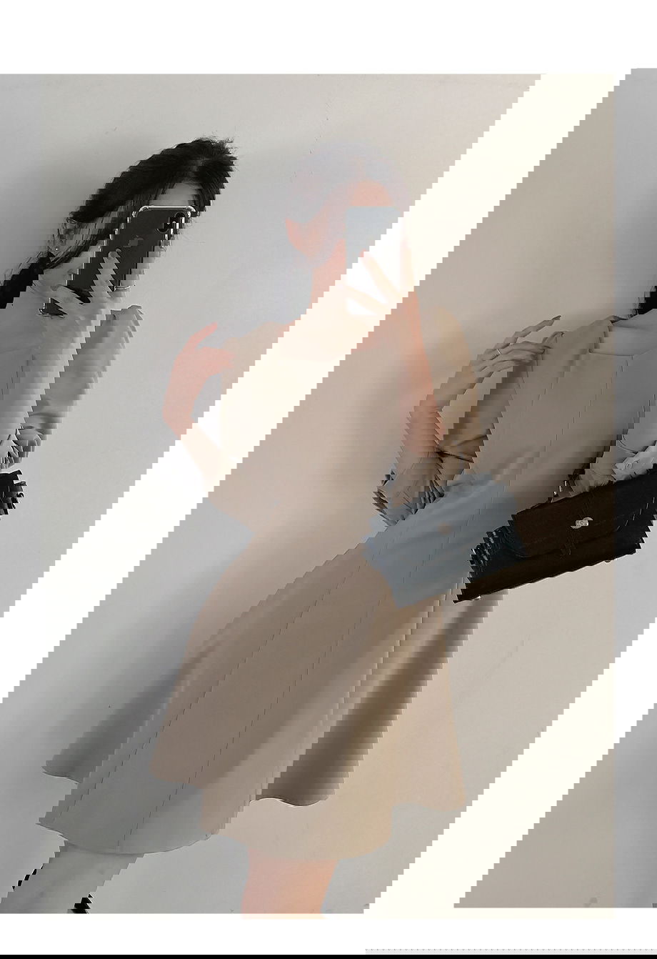 리리앤코 도에르핀 절개 플레어 미니 원피스