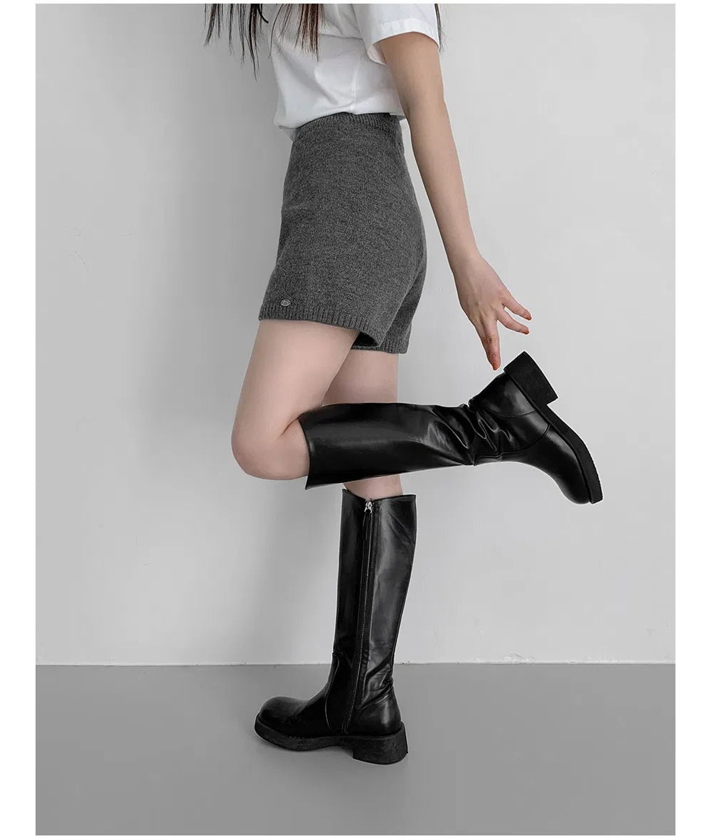 long sleeved tee model image-S1L60