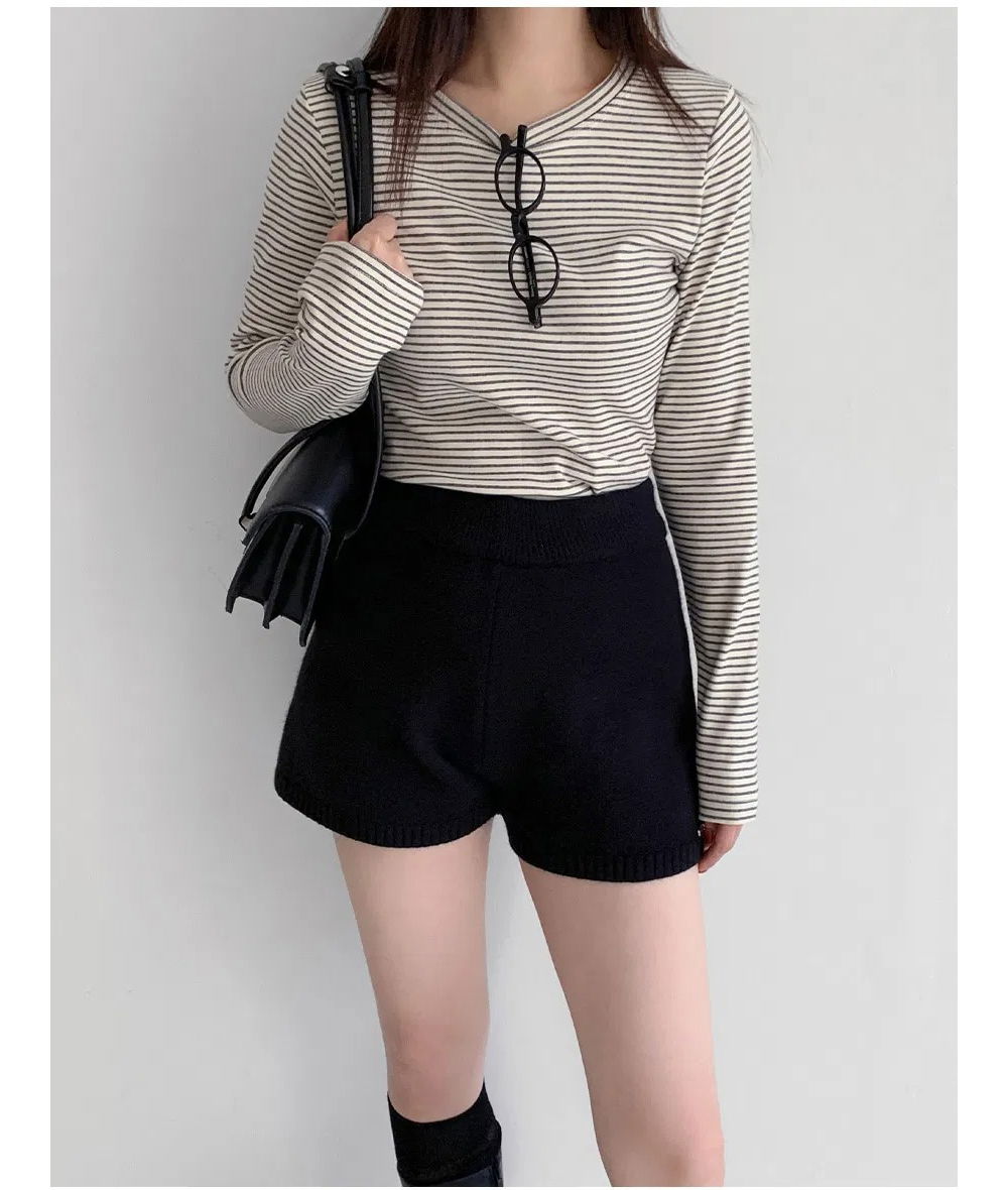 long sleeved tee model image-S1L31