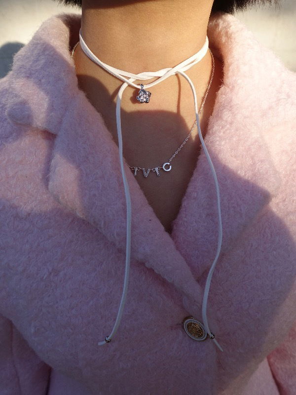 ROSE PENDANT STRAP CHOKER