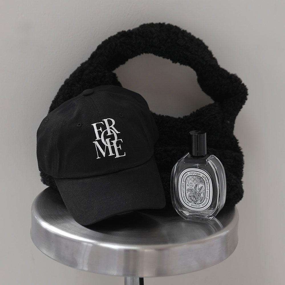 Corrib 字母棉球帽