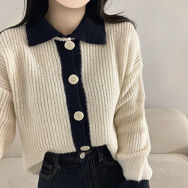 アズキカラ配色ボタンニット