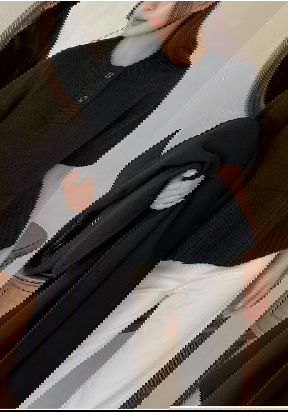 리리앤코 벨로테린 페플럼 버튼 루즈핏 반팔 니트