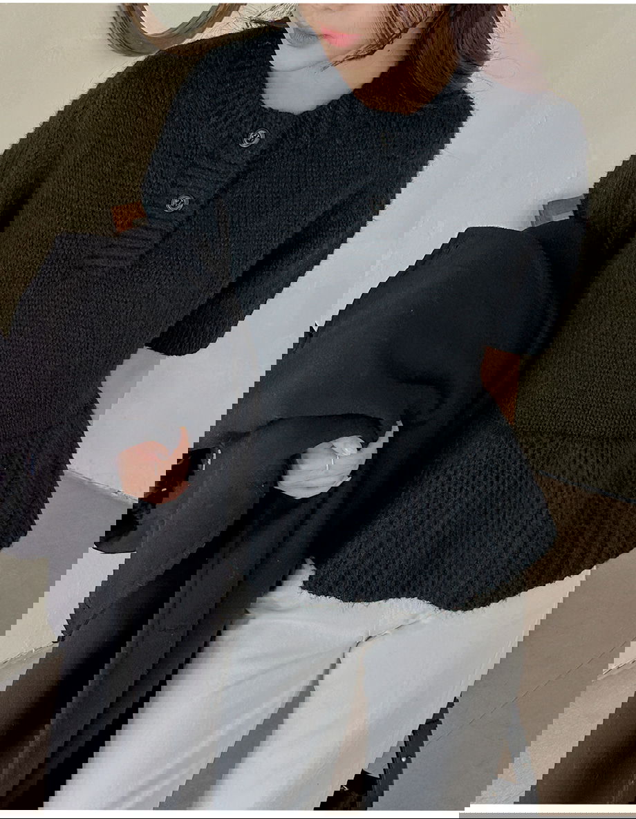 리리앤코 벨로테린 페플럼 버튼 루즈핏 반팔 니트