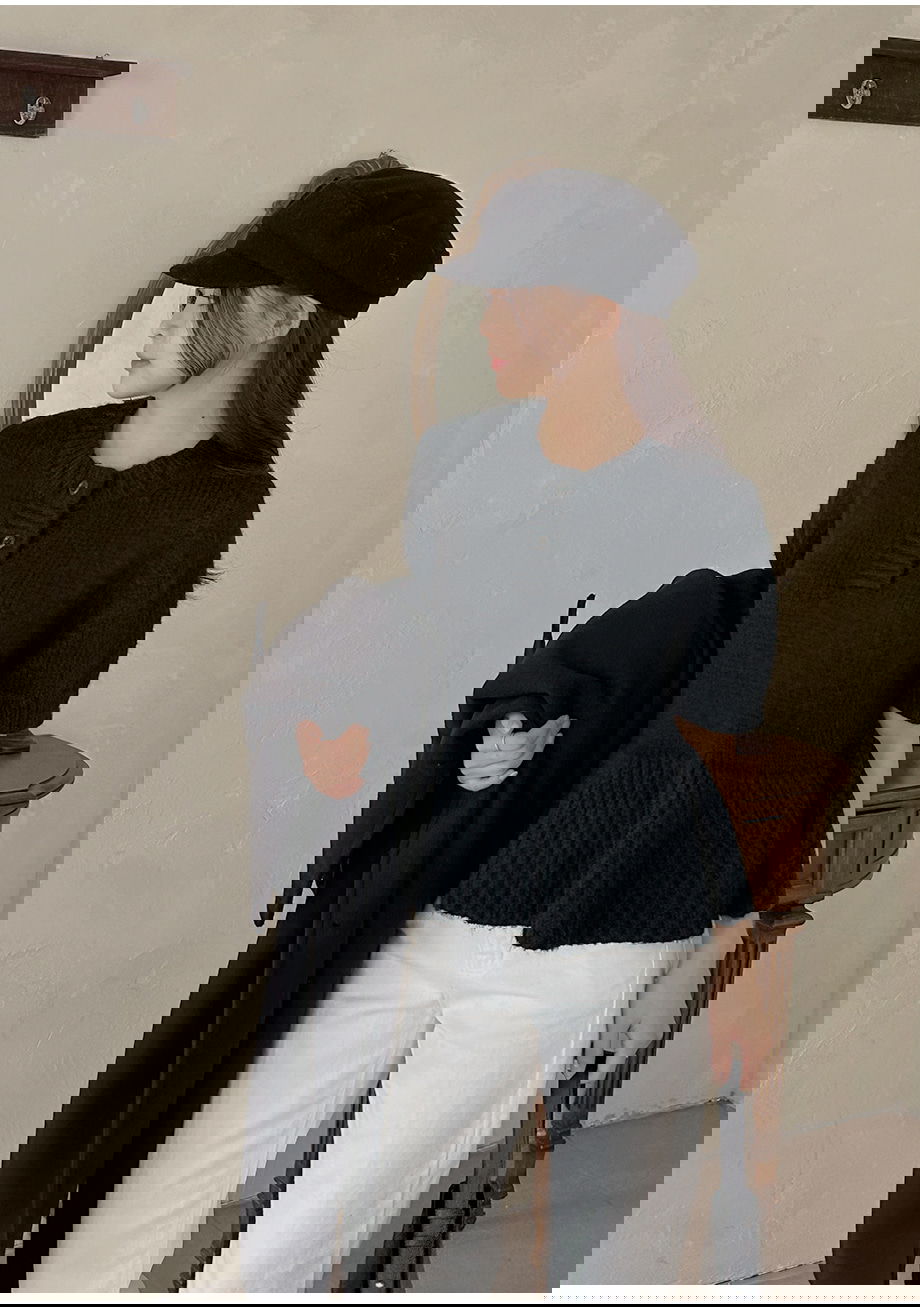 리리앤코 벨로테린 페플럼 버튼 루즈핏 반팔 니트