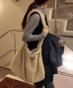 Poi Big Shoulder Bag