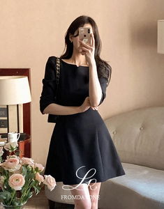 方領開衩七分袖黑色洋裝