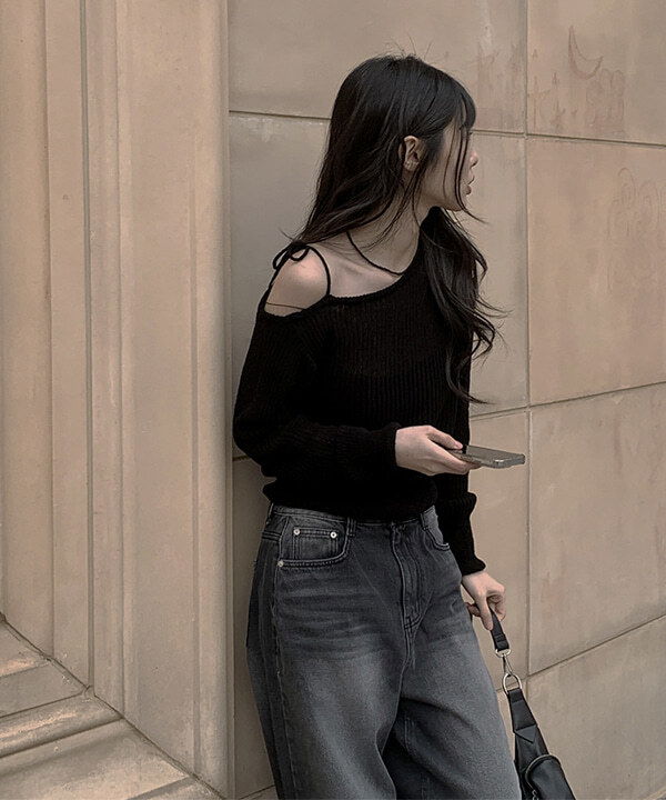 不對稱露肩細肩帶造型針織衫 2色