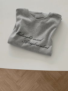 午夜風格絨毛字母印花T恤