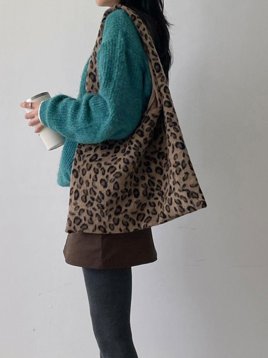 긴팔 티셔츠 모델 착용 이미지-S3L12