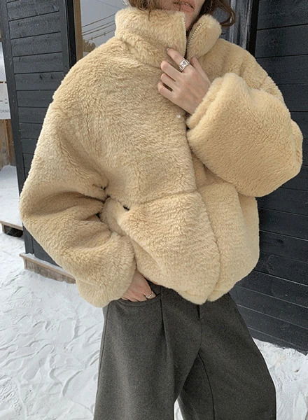 헤이즐넛 페이크 퍼 후리스 점퍼