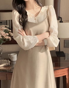 샤넌 프릴 카라 블라우스