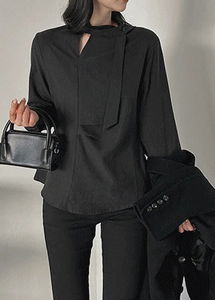 ピーチ起毛タイネックブラウス