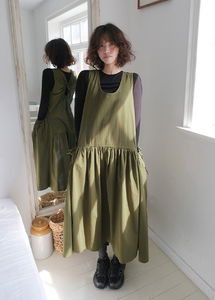 鬆緊口袋分層設計中長版洋裝