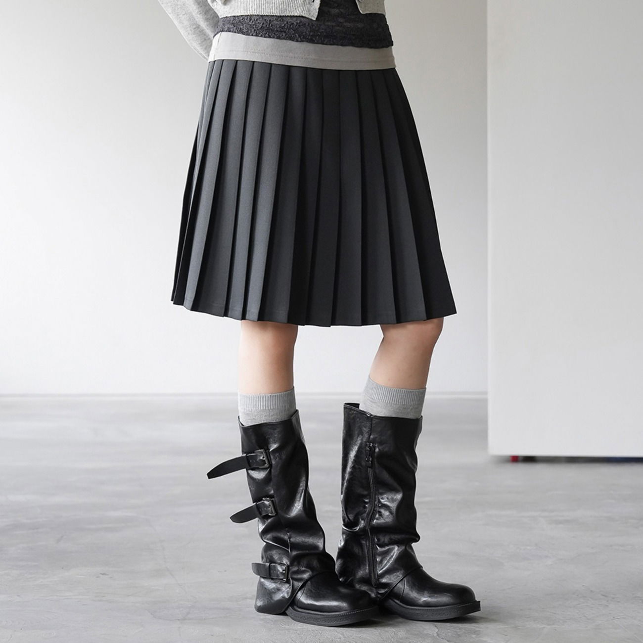 Pleated retro midi skirt