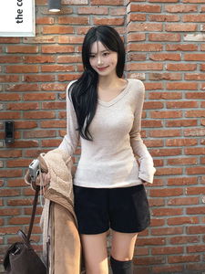 シアスリムフィットVネック長袖Tシャツ