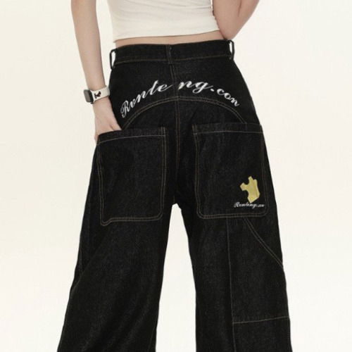 字母後背設計黑色牛仔褲