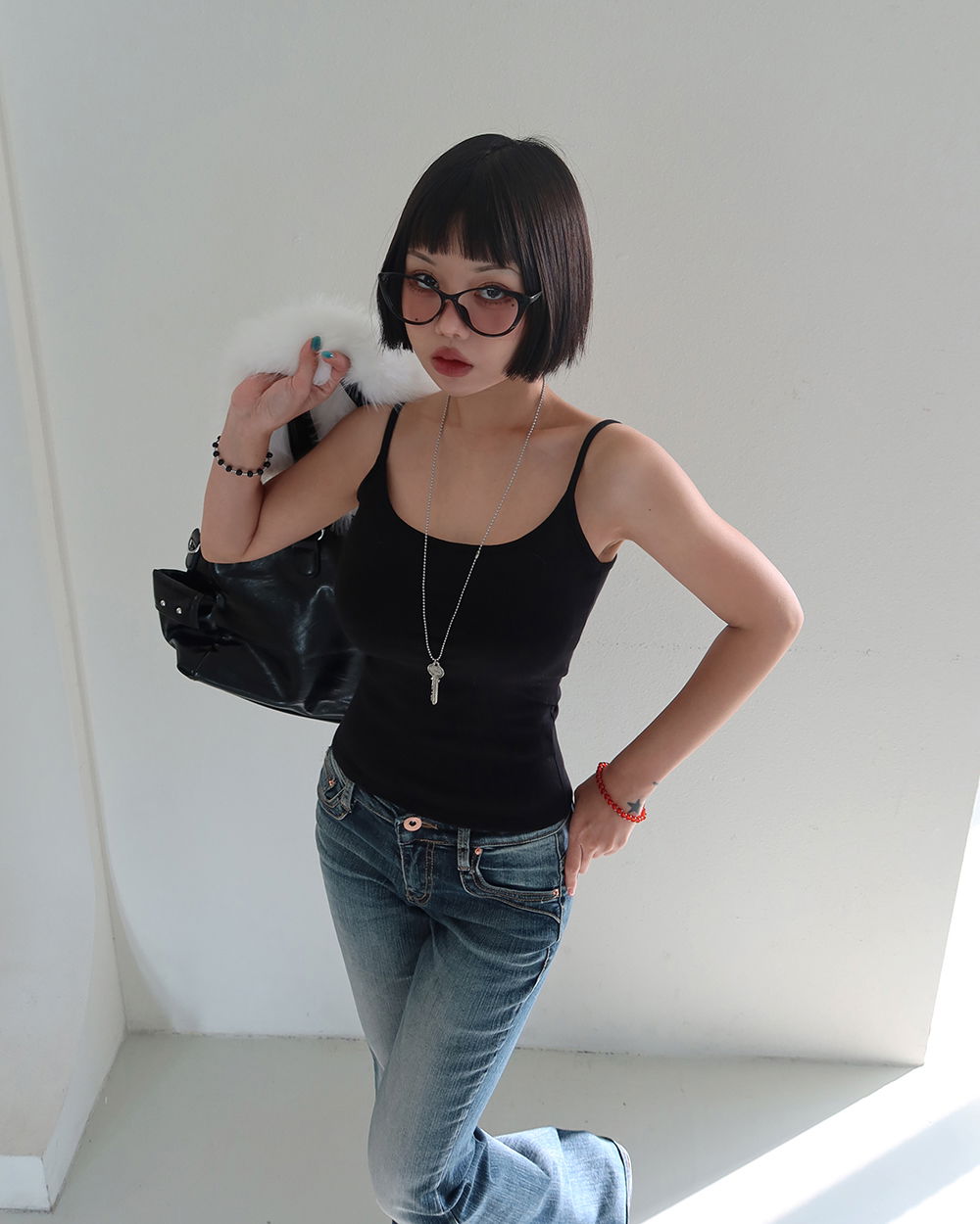 민소매 모델 착용 이미지-S1L147