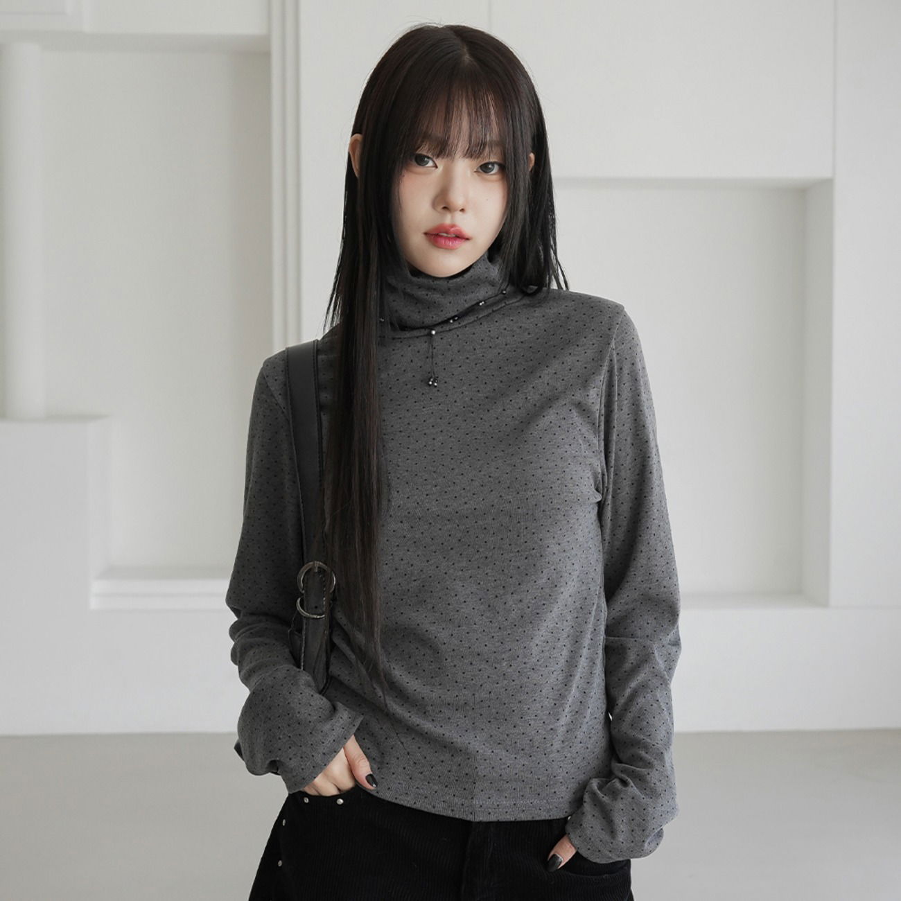 ヘンバードットタートルネックTシャツ