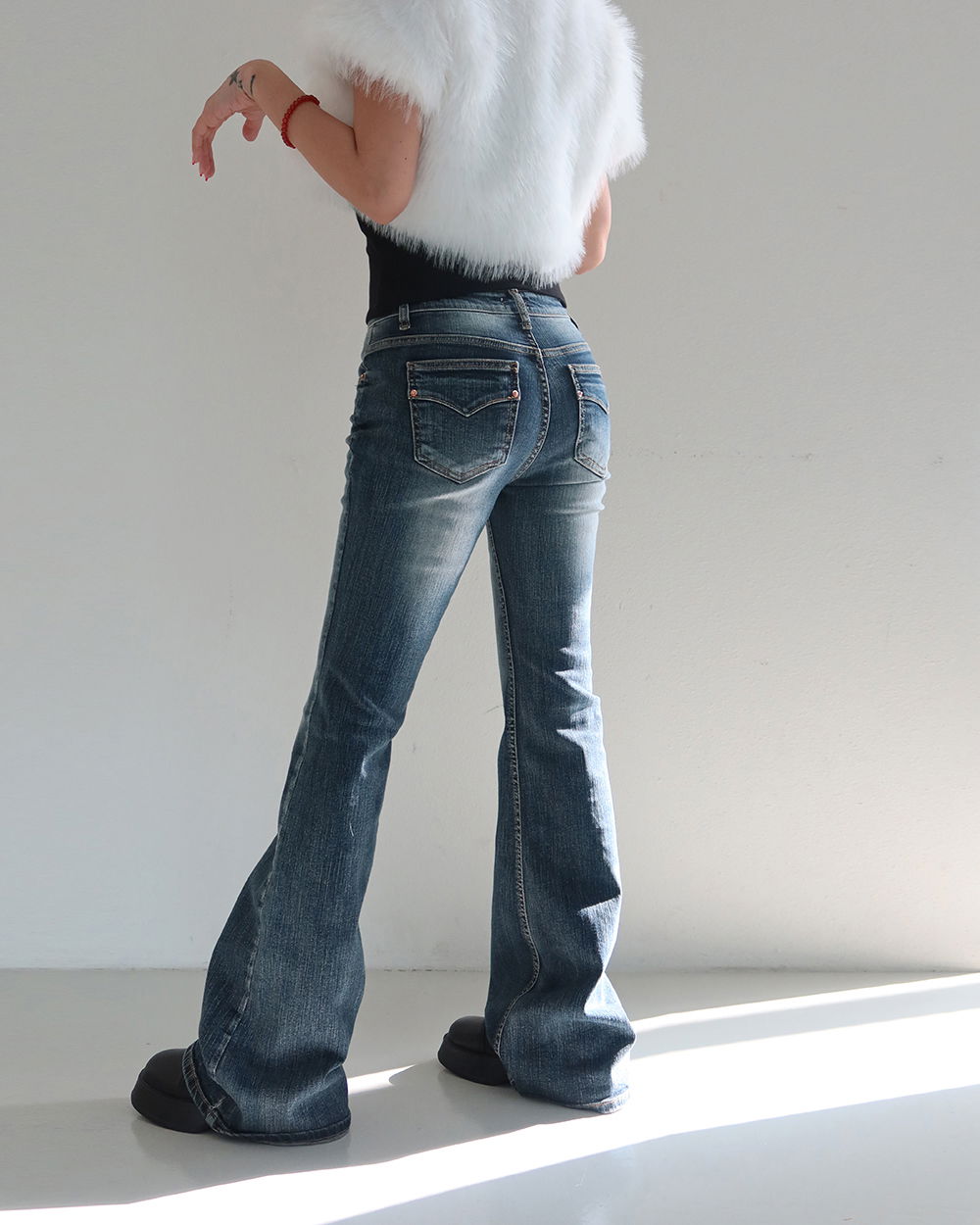 바지 모델 착용 이미지-S1L59