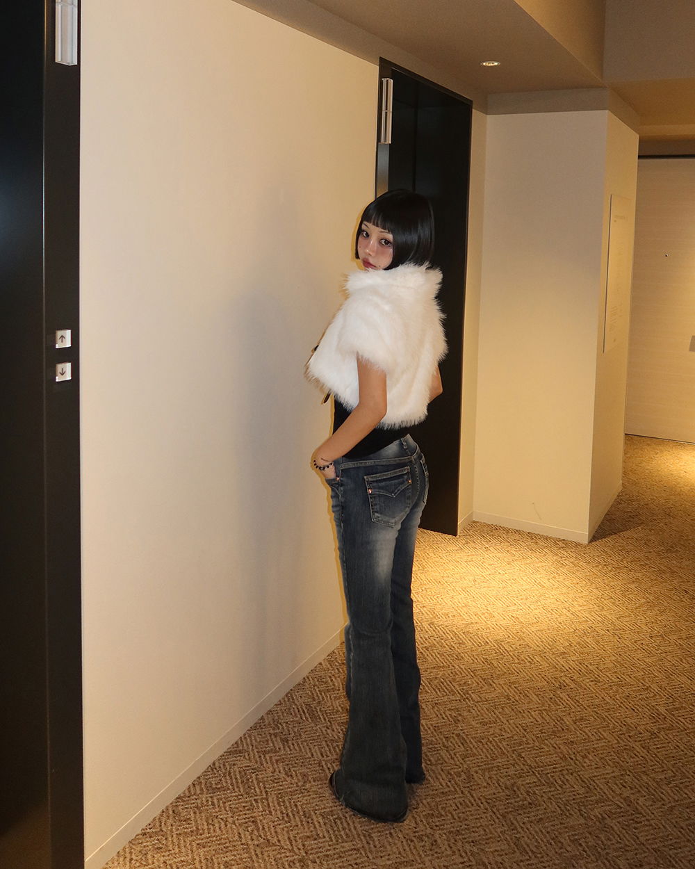 바지 모델 착용 이미지-S1L73