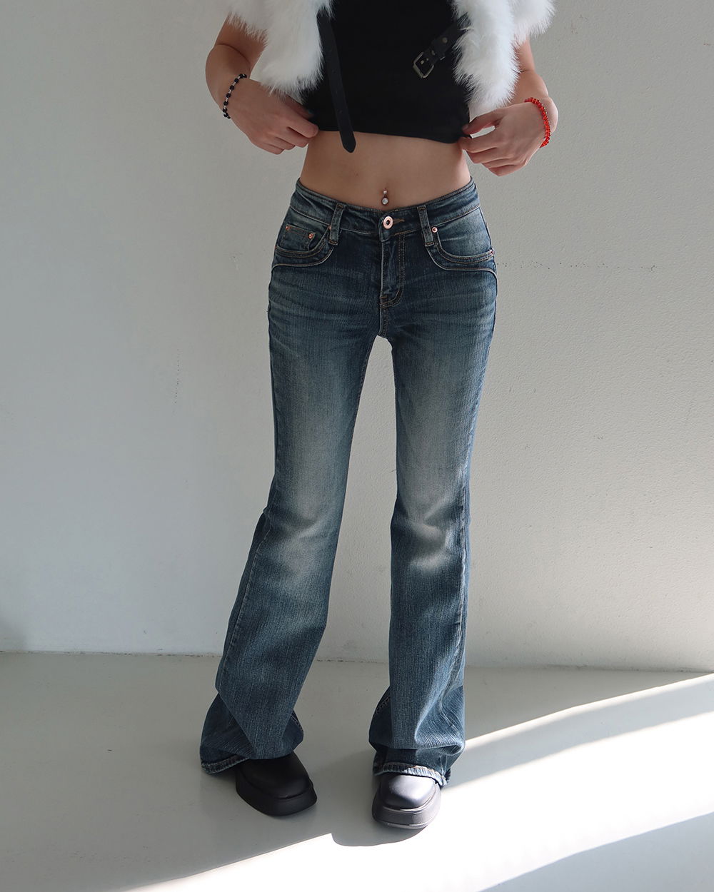 바지 모델 착용 이미지-S1L65