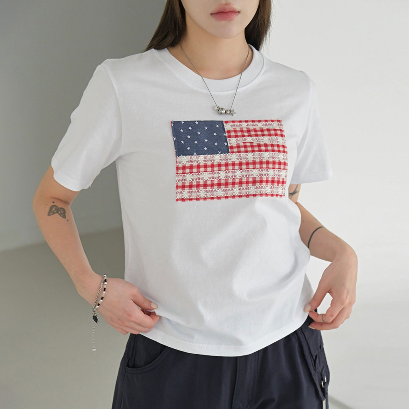 百褶圓領休閒短版T恤