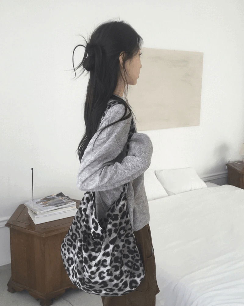 Meno Leopard Cross Shoulder Bag