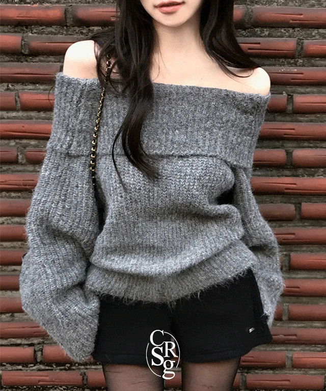 Stimulate your protective instincts with Aren Off-Shoulder Bocashi Angora Knitwear