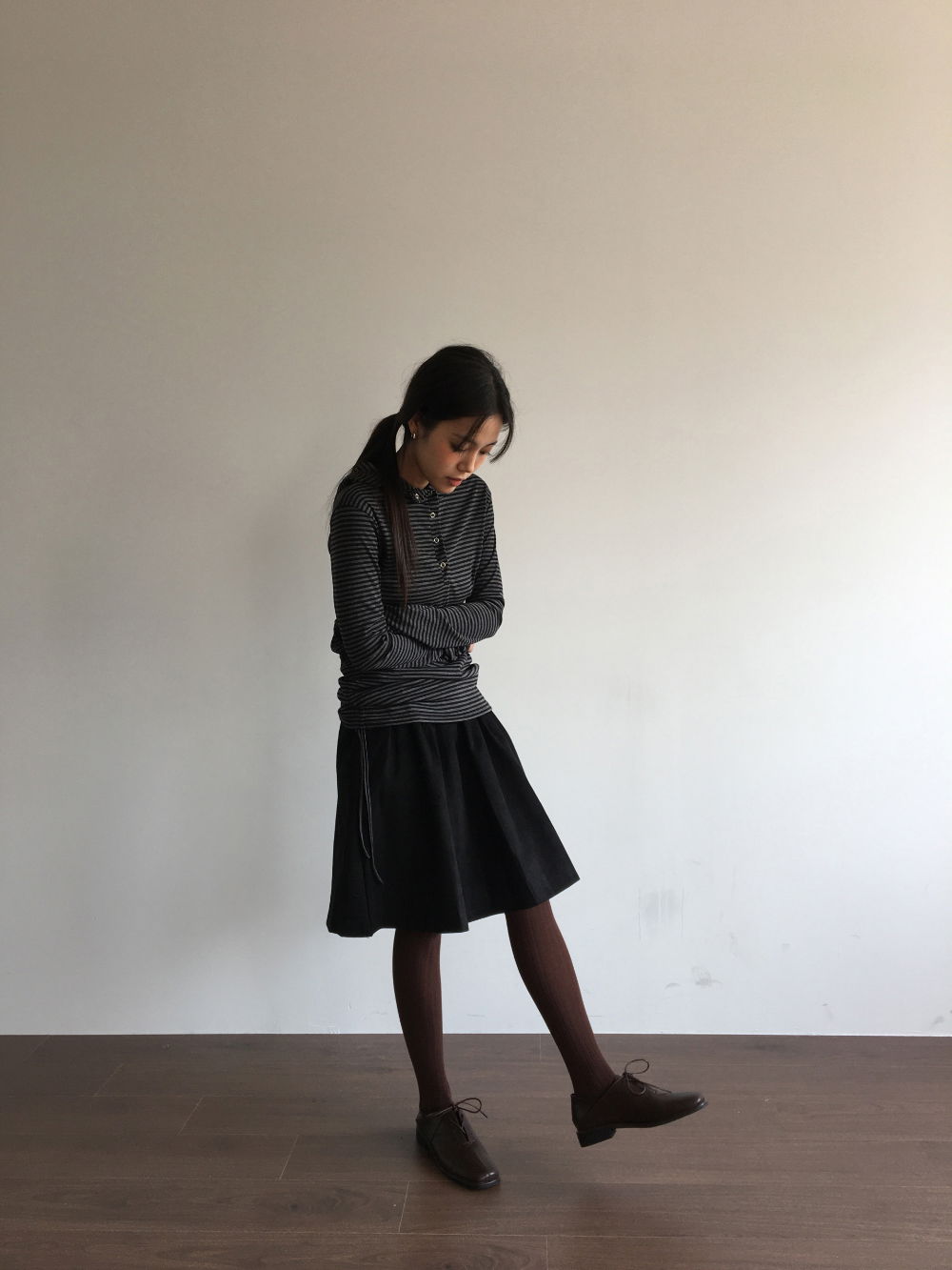 미니 스커트 모델 착용 이미지-S1L25