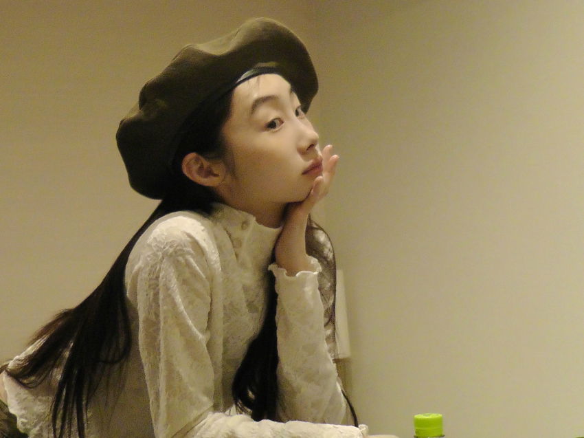 머플러 모델 착용 이미지-S1L22